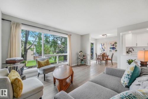 170 Grandin Village, St. Albert, AB - Indoor Photo Showing Living Room