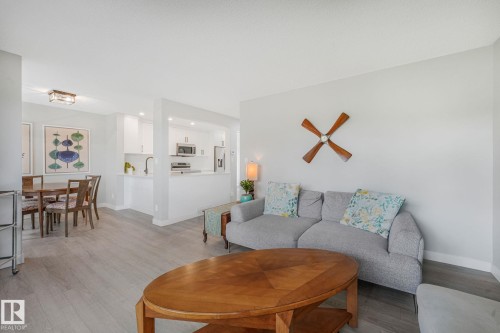 170 Grandin Village, St. Albert, AB - Indoor Photo Showing Living Room