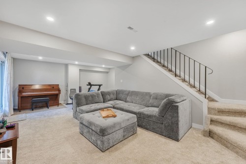 170 Grandin Village, St. Albert, AB - Indoor Photo Showing Living Room