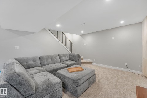170 Grandin Village, St. Albert, AB - Indoor Photo Showing Living Room