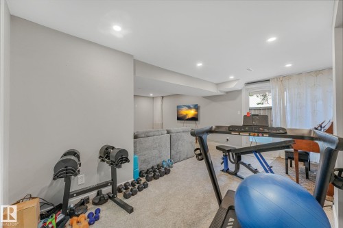 170 Grandin Village, St. Albert, AB - Indoor