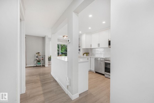170 Grandin Village, St. Albert, AB - Indoor Photo Showing Kitchen