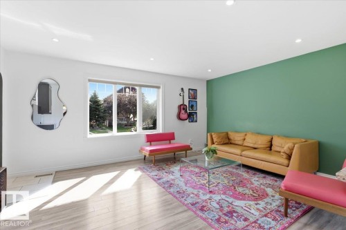 10834 134 Street Nw, Edmonton, AB - Indoor Photo Showing Living Room