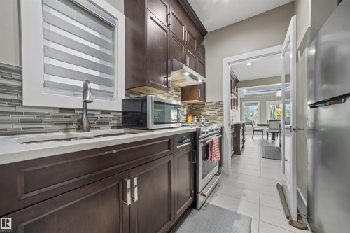 1960 Adamson Terrace Sw, Edmonton, AB - Indoor Photo Showing Kitchen With Upgraded Kitchen