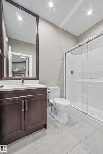 1960 Adamson Terrace Sw, Edmonton, AB - Indoor Photo Showing Bathroom