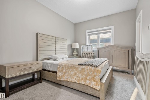 1960 Adamson Terrace Sw, Edmonton, AB - Indoor Photo Showing Bedroom