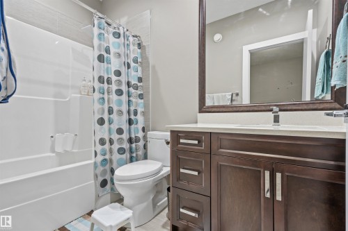 1960 Adamson Terrace Sw, Edmonton, AB - Indoor Photo Showing Bathroom