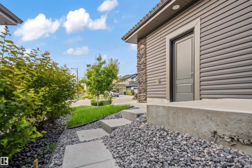 1960 Adamson Terrace Sw, Edmonton, AB - Outdoor