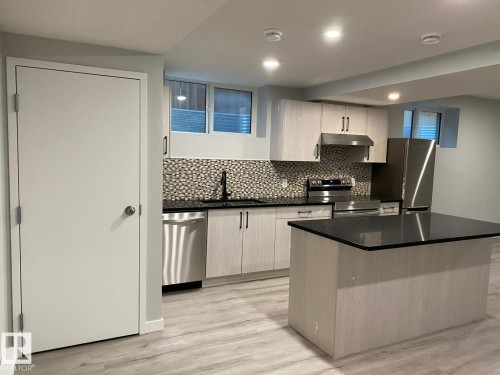 1960 Adamson Terrace Sw, Edmonton, AB - Indoor Photo Showing Kitchen