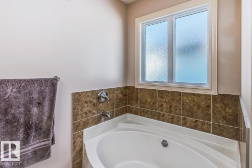 2112 Glenridding Way Southwest, Edmonton, AB - Indoor Photo Showing Bathroom