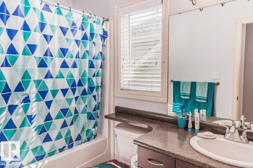 2112 Glenridding Way Southwest, Edmonton, AB - Indoor Photo Showing Bathroom