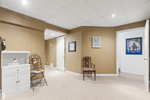 9135 100B Avenue Nw, Edmonton, AB - Indoor