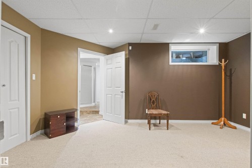 9135 100B Avenue Nw, Edmonton, AB - Indoor