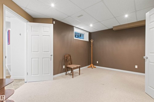 9135 100B Avenue Nw, Edmonton, AB - Indoor