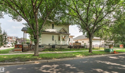 9135 100B Avenue Nw, Edmonton, AB - Outdoor