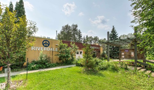 9135 100B Avenue Nw, Edmonton, AB - Outdoor