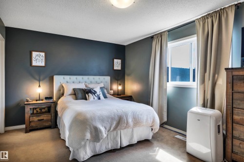 5608 Stevens Crescent Nw, Edmonton, AB - Indoor Photo Showing Bedroom