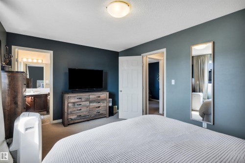 5608 Stevens Crescent Nw, Edmonton, AB - Indoor Photo Showing Bedroom