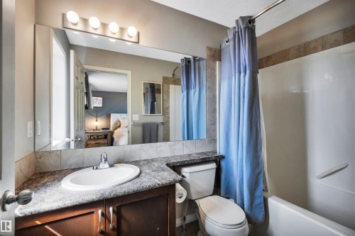 5608 Stevens Crescent Nw, Edmonton, AB - Indoor Photo Showing Bathroom