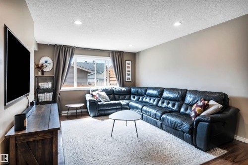 5608 Stevens Crescent Nw, Edmonton, AB - Indoor Photo Showing Living Room