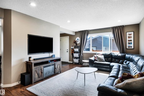 5608 Stevens Crescent Nw, Edmonton, AB - Indoor Photo Showing Living Room