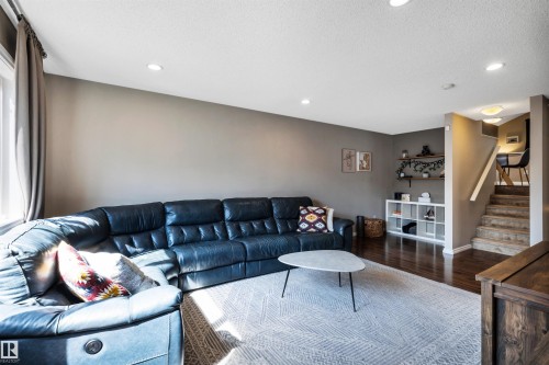 5608 Stevens Crescent Nw, Edmonton, AB - Indoor Photo Showing Living Room