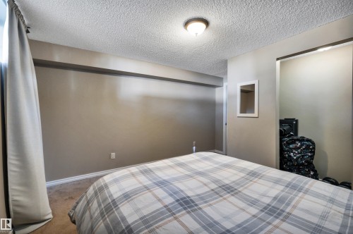5608 Stevens Crescent Nw, Edmonton, AB - Indoor Photo Showing Bedroom