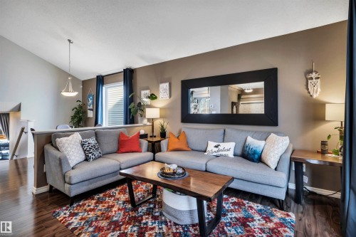 5608 Stevens Crescent Nw, Edmonton, AB - Indoor Photo Showing Living Room