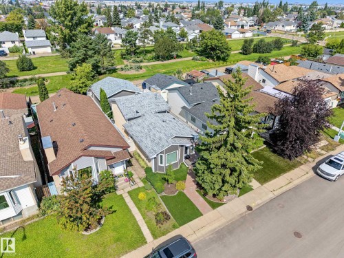 Well-maintained residential street with mature trees and landscaped front yards - 193 Kiniski Crescent Nw, Edmonton, AB - Outdoor With View