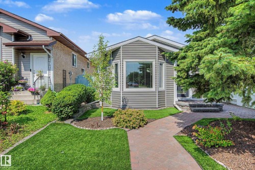 Exterior featuring gray horizontal siding, bay window, and paver pathway - 193 Kiniski Crescent Nw, Edmonton, AB - Outdoor