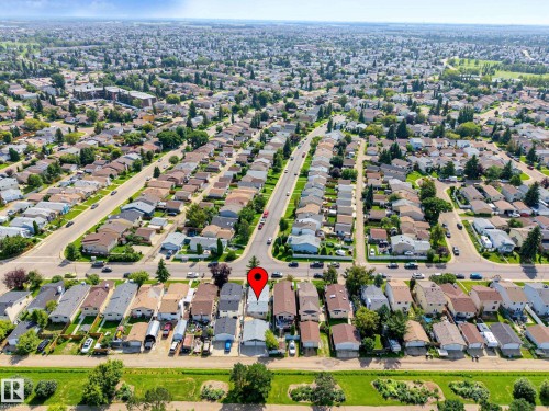 Aerial perspective of a residential community with numerous single-family homes and ample green spaces - 193 Kiniski Crescent Nw, Edmonton, AB - Outdoor With View