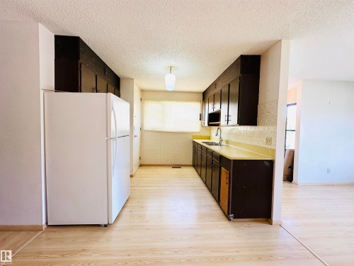5620 55A Street, Wetaskiwin, AB - Indoor Photo Showing Kitchen