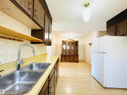 5620 55A Street, Wetaskiwin, AB - Indoor Photo Showing Kitchen With Double Sink