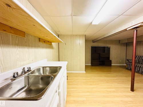 5620 55A Street, Wetaskiwin, AB - Indoor Photo Showing Kitchen With Double Sink