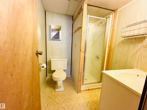 5620 55A Street, Wetaskiwin, AB - Indoor Photo Showing Bathroom
