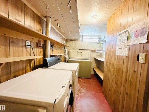 5620 55A Street, Wetaskiwin, AB - Indoor Photo Showing Laundry Room