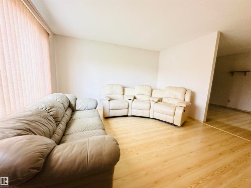 5620 55A Street, Wetaskiwin, AB - Indoor Photo Showing Living Room