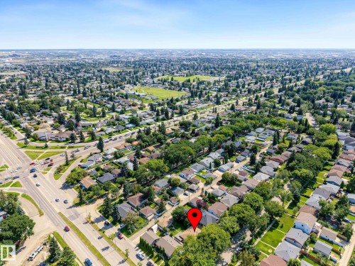 Residential neighborhood setting with mature trees and established homes - 9723 76 Street Nw, Edmonton, AB - Outdoor With View