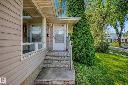 Siding exterior with a covered porch and concrete steps - 9723 76 Street Nw, Edmonton, AB - Outdoor