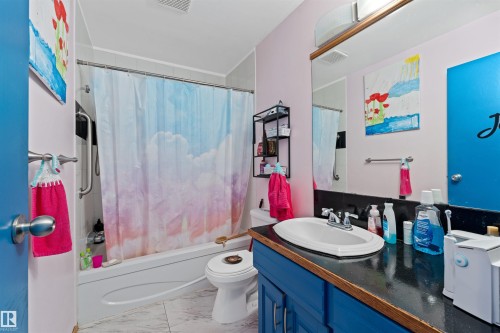 16724 88 St Nw, Edmonton, AB - Indoor Photo Showing Bathroom