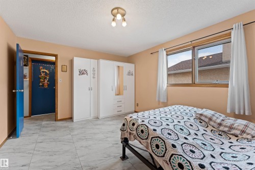 16724 88 St Nw, Edmonton, AB - Indoor Photo Showing Bedroom