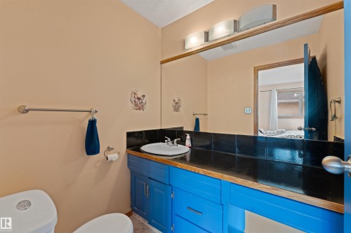 16724 88 St Nw, Edmonton, AB - Indoor Photo Showing Bathroom