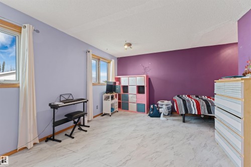 16724 88 St Nw, Edmonton, AB - Indoor Photo Showing Bedroom