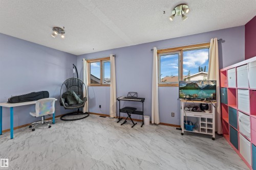 16724 88 St Nw, Edmonton, AB - Indoor