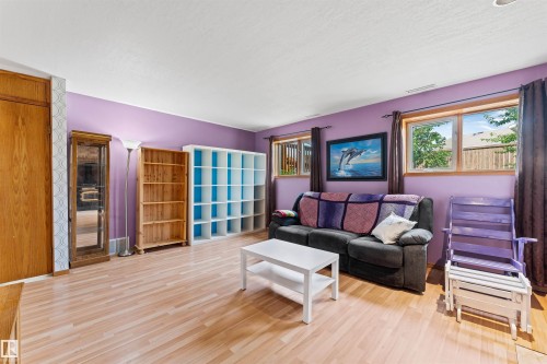 16724 88 St Nw, Edmonton, AB - Indoor Photo Showing Living Room