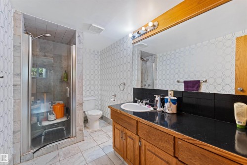 16724 88 St Nw, Edmonton, AB - Indoor Photo Showing Bathroom