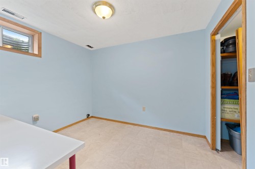 16724 88 St Nw, Edmonton, AB - Indoor Photo Showing Other Room