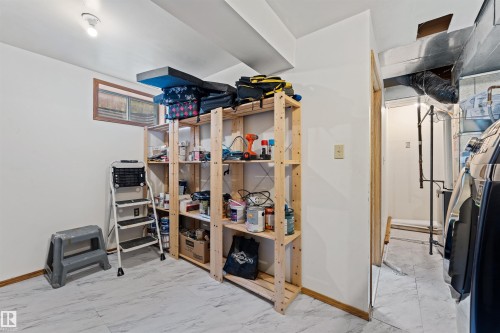 16724 88 St Nw, Edmonton, AB - Indoor