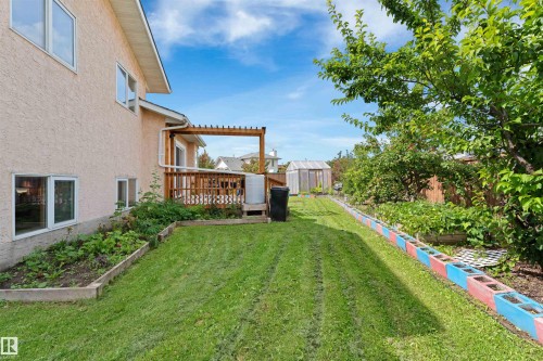 16724 88 St Nw, Edmonton, AB - Outdoor