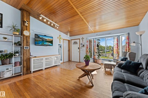 16724 88 St Nw, Edmonton, AB - Indoor Photo Showing Other Room